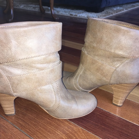 Style & Co Taupe Heeled Ankle Boots, Size 7 - Picture 4 of 8